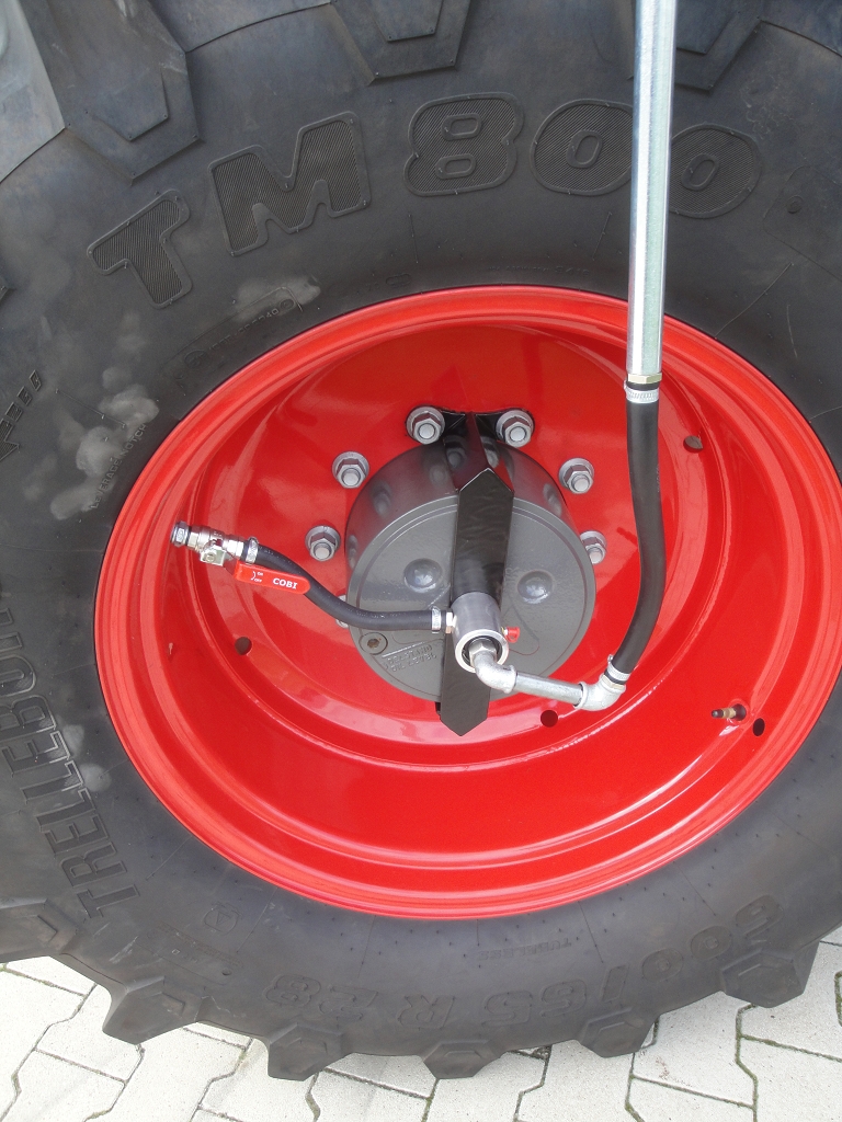 Fendt-724-Bj-20-Reifenregler-Drehuebertrager-Drehuebertragerhalter-vorne-1