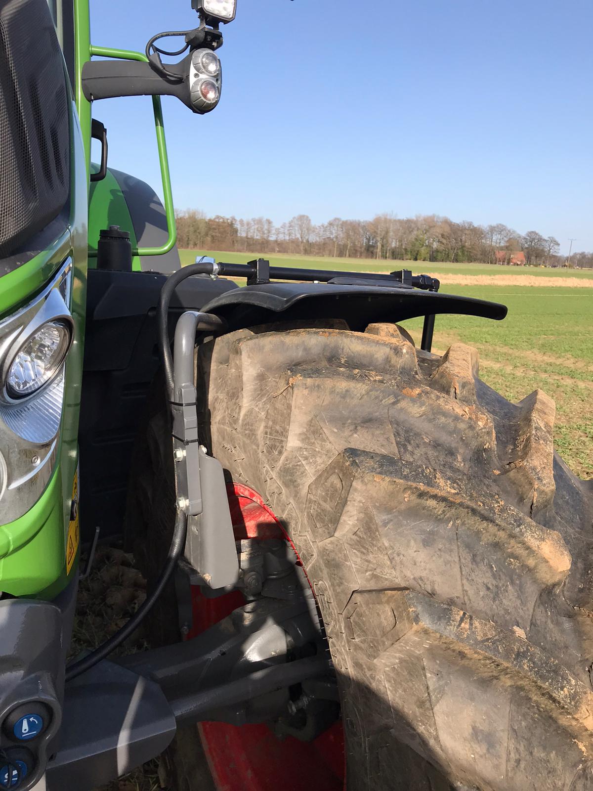 Fendt 516 Bj.22 Reifenregler Rohrbügel vorne links